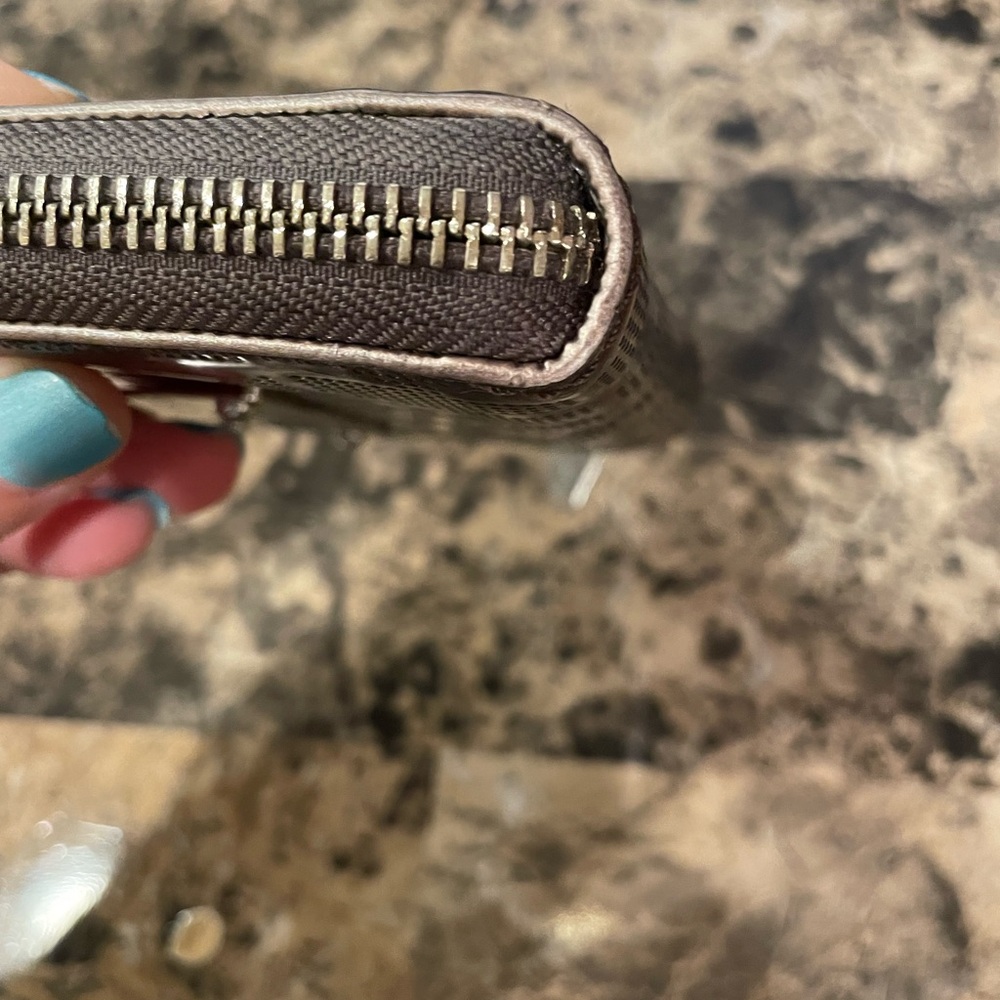 Michael Kors Metallic Silver Compact Wallet - Picture 4 of 10